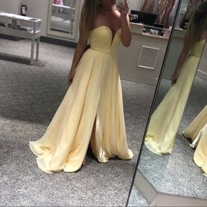 AMERICAN COMMODORE YELLOW BALLGOWN